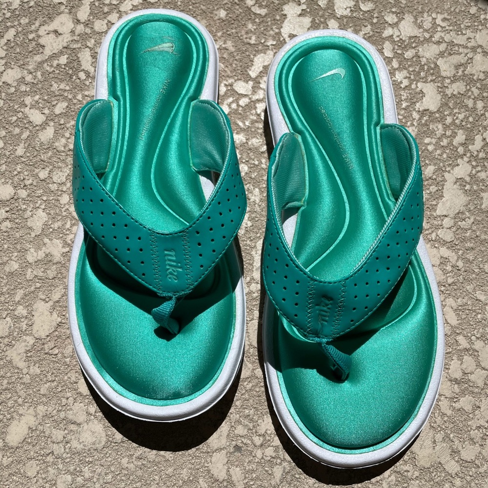 NIKE Slippers